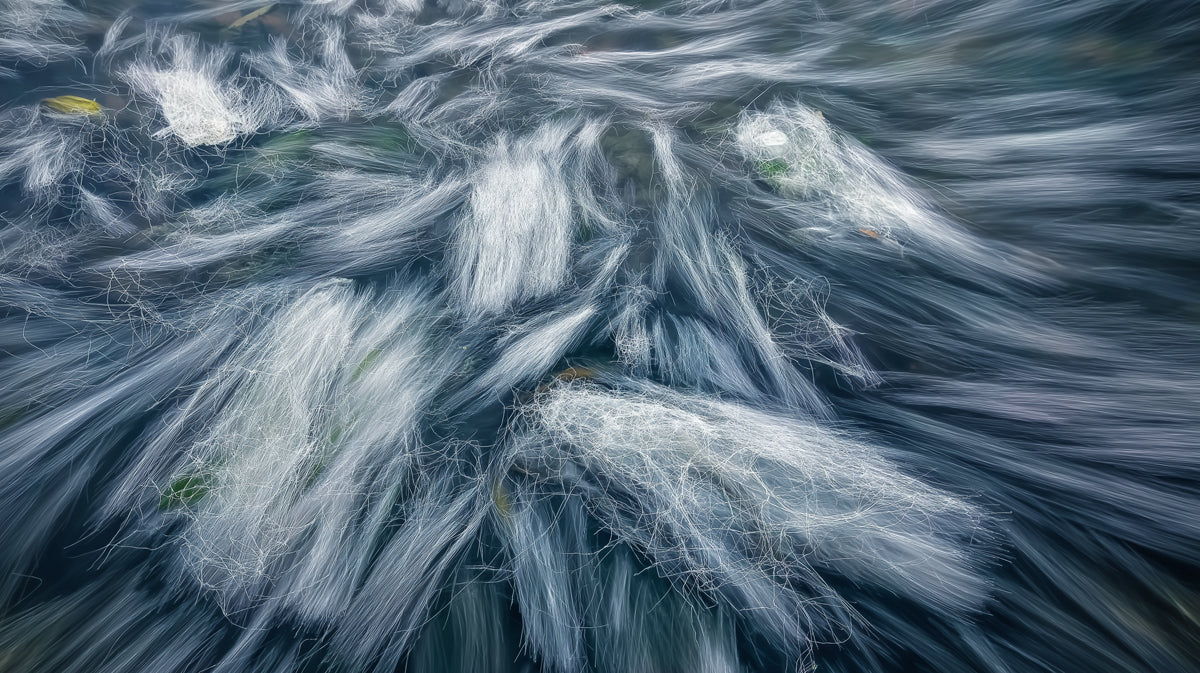 Abstract wallpaper pattern with sweeping white brushstrokes over a deep slate and charcoal background.
