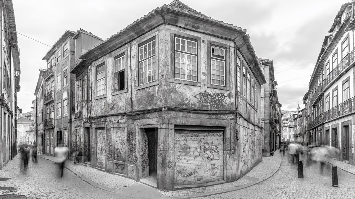 Old Street Monochrome Mural Wallpaper | Nostalgic Urban Decoration